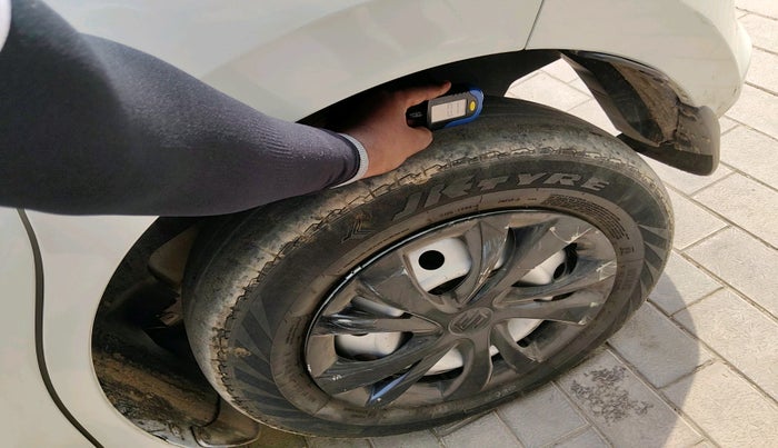 2020 Maruti Swift LXI, Petrol, Manual, 69,198 km, tyre