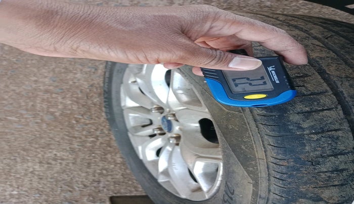 2013 Ford Ecosport TITANIUM 1.5L DIESEL, Diesel, Manual, 1,24,978 km, tyre