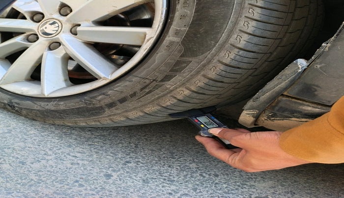 2015 Skoda Superb ELEGANCE 1.8 TSI AT, Petrol, Automatic, 72,812 km, tyre