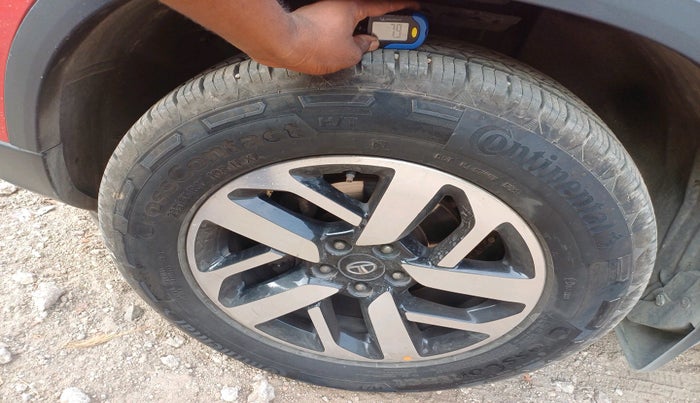 2020 Tata Harrier XZA PLUS 2.0L, Diesel, Automatic, 93,686 km, tyre