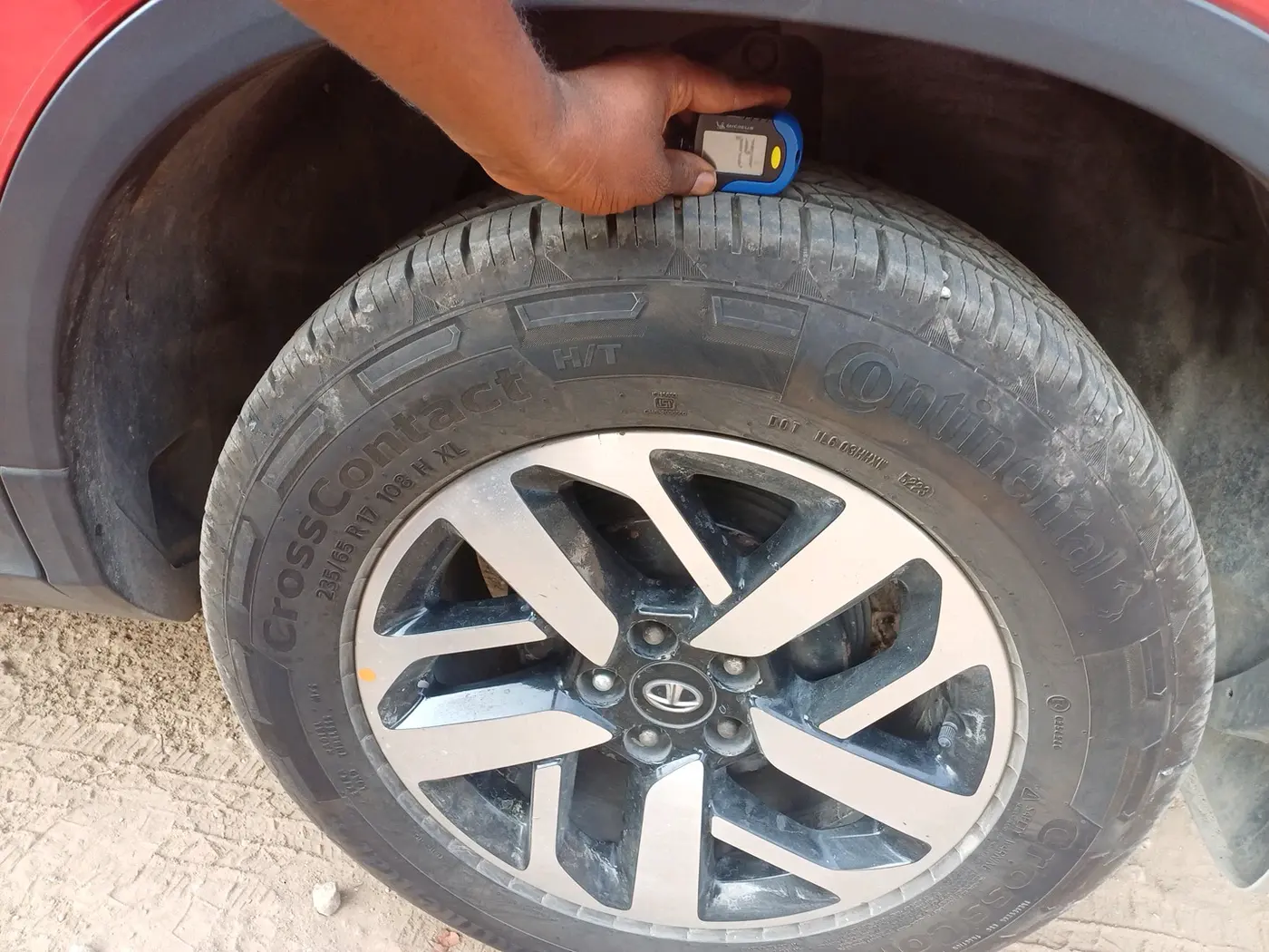 2020 Tata Harrier XZA PLUS 2.0L, Diesel, Automatic, 93,686 km, tyre