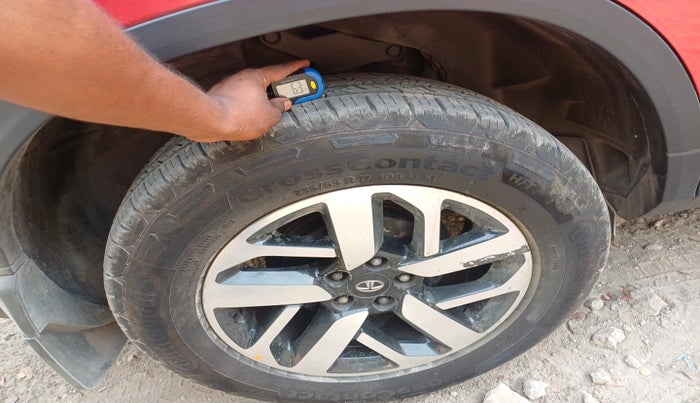 2020 Tata Harrier XZA PLUS 2.0L, Diesel, Automatic, 93,686 km, tyre