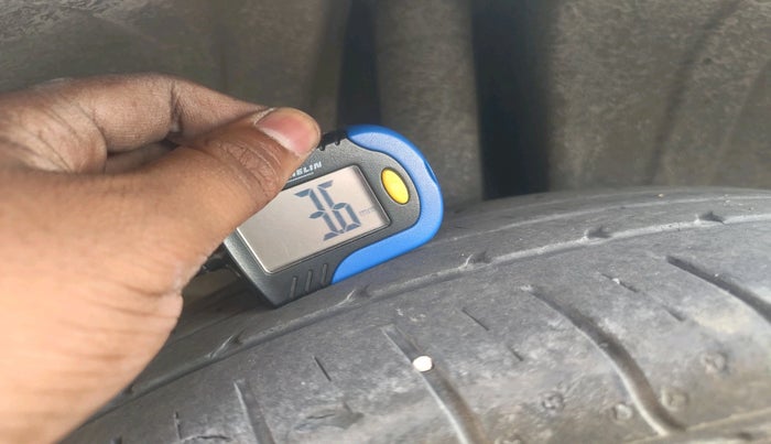 2019 Maruti Ertiga ZXI SHVS, Petrol, Manual, 1,37,028 km, tyre