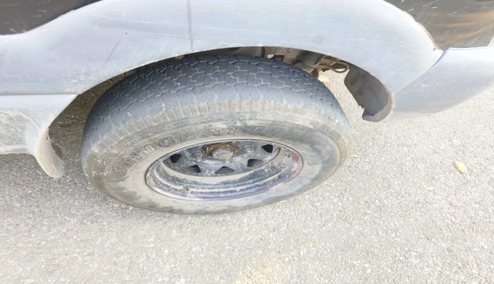 2013 Tata Safari 4X2 LX DICOR, Diesel, Manual, 1,63,664 km, tyre