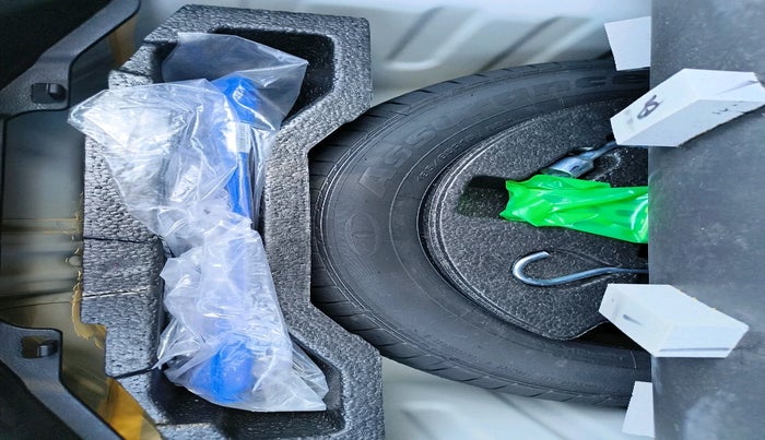 2024 Maruti Ciaz ALPHA  AT 1.5 SHVS PETROL, Petrol, Automatic, 13,039 km, tyre