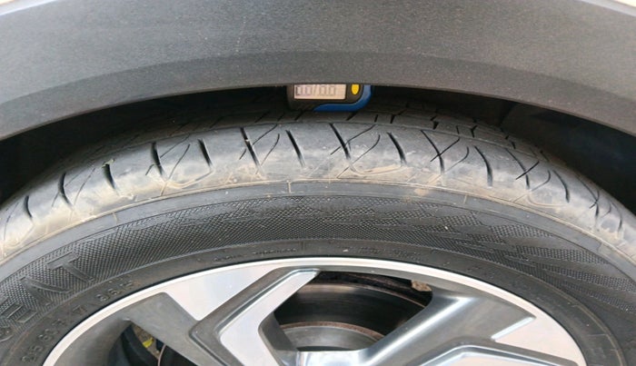 2018 Hyundai Creta SX (O) 1.6 DIESEL, Diesel, Manual, 1,40,952 km, tyre