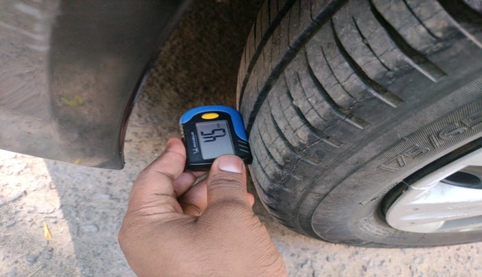 2013 Honda Brio S MT, Petrol, Manual, 1,16,573 km, tyre