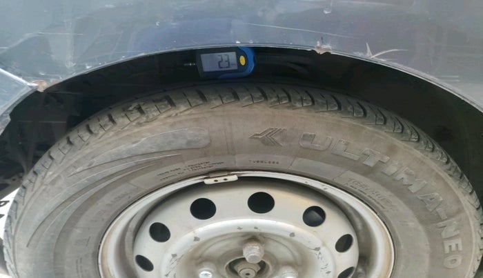 2015 Hyundai i10 MAGNA 1.1, CNG, Manual, 1,23,946 km, tyre