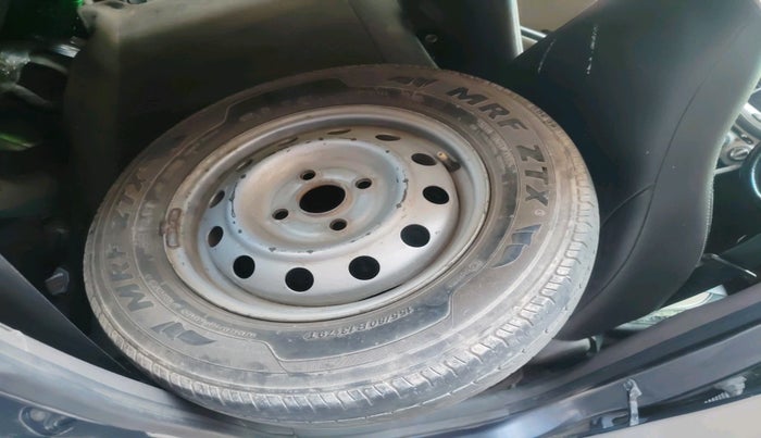 2015 Hyundai i10 MAGNA 1.1, CNG, Manual, 1,23,946 km, tyre