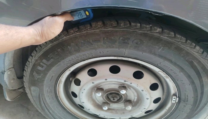 2015 Hyundai i10 MAGNA 1.1, CNG, Manual, 1,23,946 km, tyre