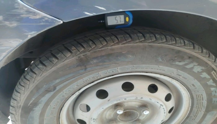 2015 Hyundai i10 MAGNA 1.1, CNG, Manual, 1,23,946 km, tyre