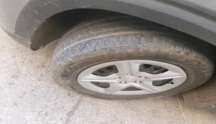 2021 KIA SELTOS HTE 1.5 DIESEL, Diesel, Manual, 1,40,663 km, tyre