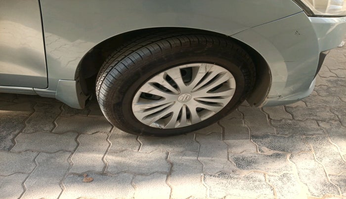 2015 Maruti Ertiga VXI, Petrol, Manual, 1,28,569 km, tyre