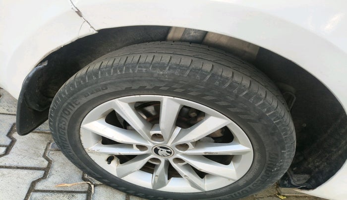 2015 Skoda Octavia ELEGANCE 2.0 TDI AT, Diesel, Automatic, 1,61,887 km, tyre