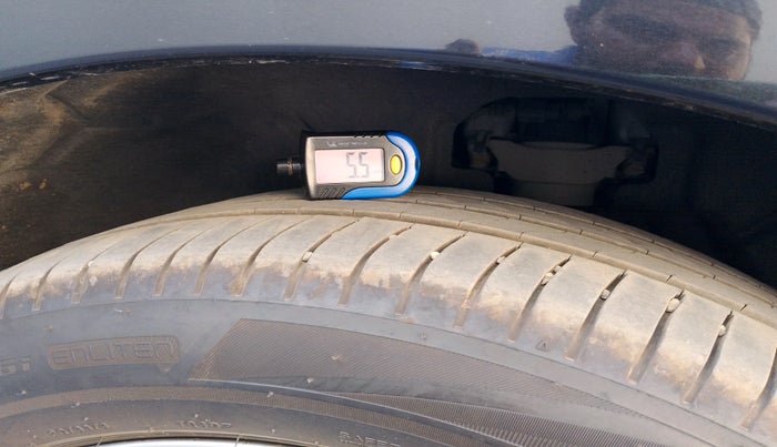 2018 Audi Q7 45 TDI QUATTRO PREMIUM PLUS, Diesel, Automatic, 1,44,698 km, tyre