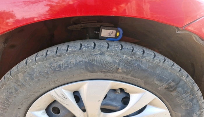 2023 Maruti Swift VXI, Petrol, Manual, 1,05,376 km, tyre