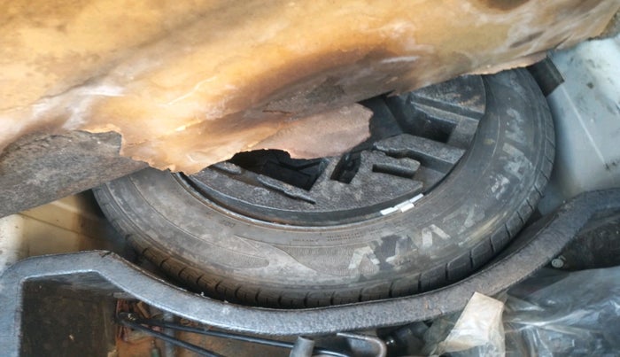 2018 Volkswagen Vento HIGHLINE PLUS 1.5 AT 16 ALLOY, Diesel, Automatic, 1,17,191 km, tyre