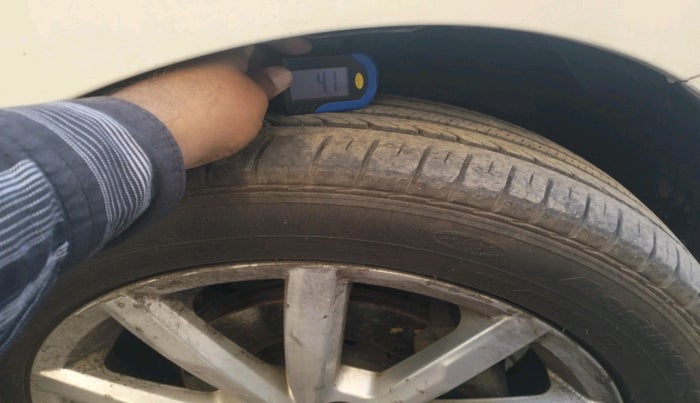 2018 Volkswagen Vento HIGHLINE PLUS 1.5 AT 16 ALLOY, Diesel, Automatic, 1,17,191 km, tyre