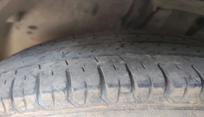 2021 Tata ALTROZ XE PETROL, Petrol, Manual, 1,97,037 km, tyre