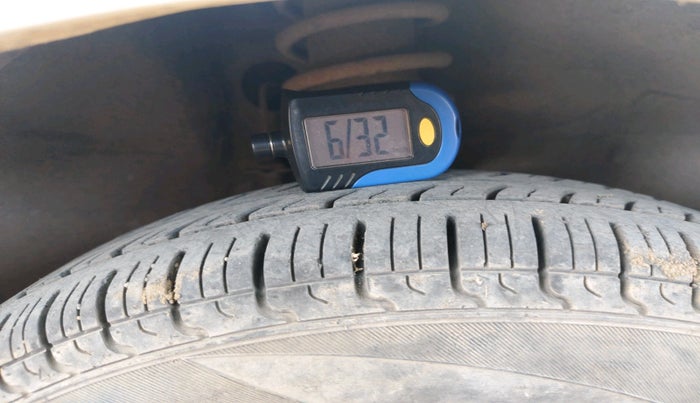 2015 Maruti Alto 800 VXI, Petrol, Manual, 49,179 km, tyre