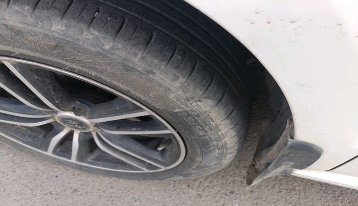 2011 Volkswagen Polo TRENDLINE 1.2L DIESEL, Diesel, Manual, 1,27,923 km, tyre