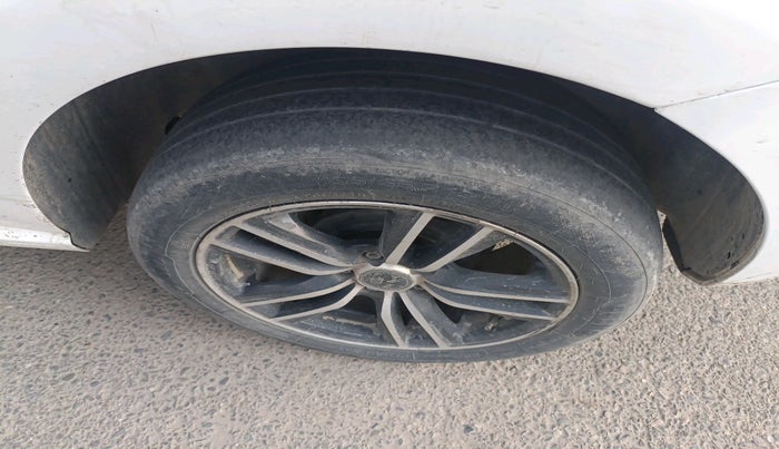 2011 Volkswagen Polo TRENDLINE 1.2L DIESEL, Diesel, Manual, 1,27,923 km, tyre