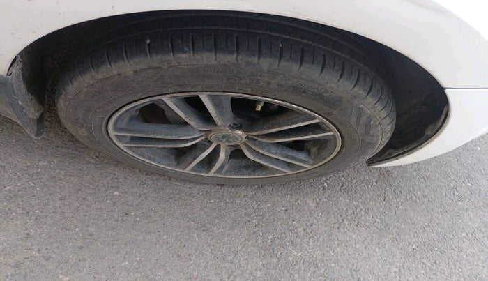 2011 Volkswagen Polo TRENDLINE 1.2L DIESEL, Diesel, Manual, 1,27,923 km, tyre