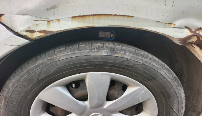 2011 Nissan Sunny XL, CNG, Manual, 1,45,592 km, tyre