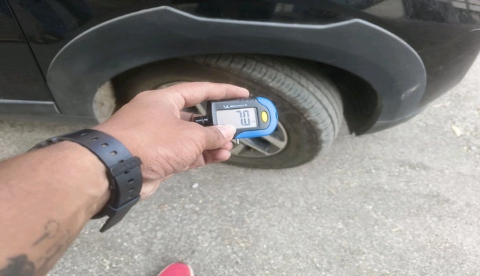 2025 Mahindra XUV 3XO AX5 1.5 Turbo Diesel, Diesel, Manual, 3,863 km, tyre