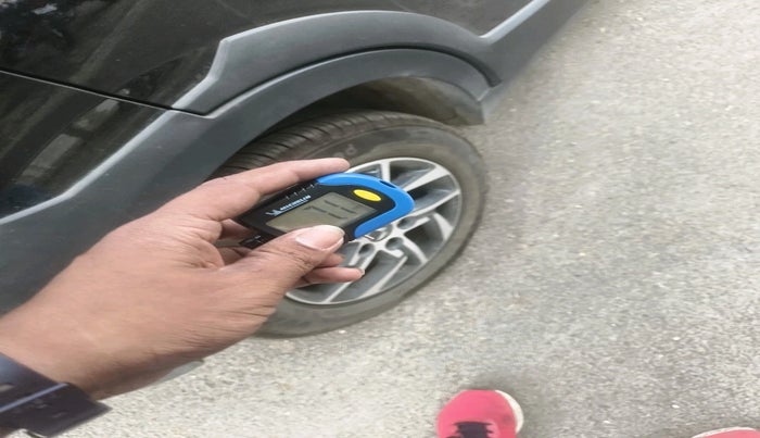 2025 Mahindra XUV 3XO AX5 1.5 Turbo Diesel, Diesel, Manual, 3,863 km, tyre