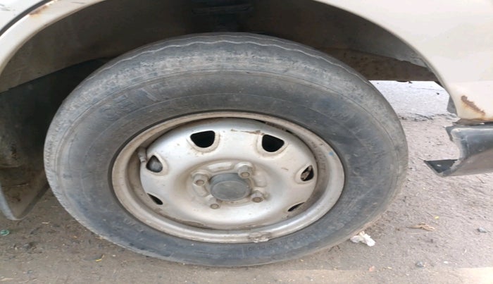 2015 Maruti Eeco 5 STR WITH A/C+HTR, Petrol, Manual, 50,489 km, tyre