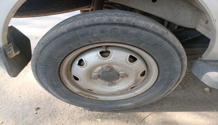 2015 Maruti Eeco 5 STR WITH A/C+HTR, Petrol, Manual, 50,489 km, tyre