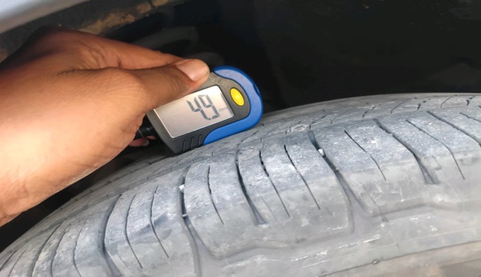 2023 Mahindra XUV700 AX 7 LUXURY D AWD AT 7 STR, Diesel, Automatic, 96,340 km, tyre