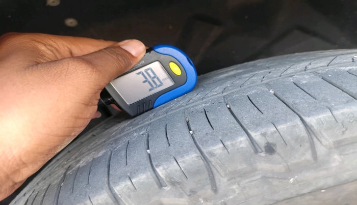 2023 Mahindra XUV700 AX 7 LUXURY D AWD AT 7 STR, Diesel, Automatic, 96,340 km, tyre