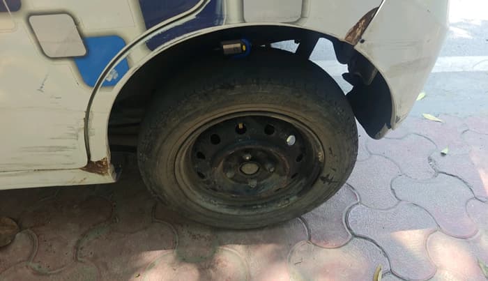 2013 Maruti Wagon R 1.0 LXI CNG, CNG, Manual, 1,17,240 km, tyre