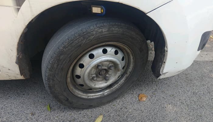 2013 Maruti Wagon R 1.0 LXI CNG, CNG, Manual, 1,17,240 km, tyre