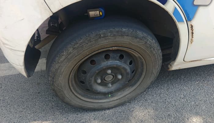 2013 Maruti Wagon R 1.0 LXI CNG, CNG, Manual, 1,17,240 km, tyre