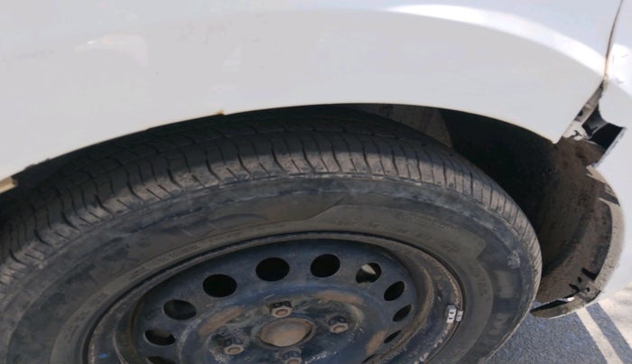 2014 Chevrolet Enjoy 1.4 LS 8 STR, CNG, Manual, 1,93,526 km, tyre