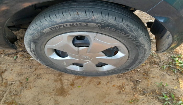 2022 Tata Tiago XT CNG, CNG, Manual, 33,841 km, tyre