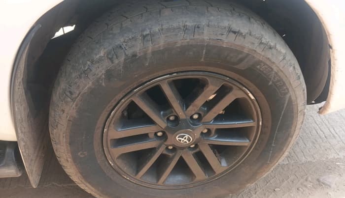 2015 Toyota Fortuner 3.0 4X4 MT, Diesel, Manual, 1,04,997 km, tyre