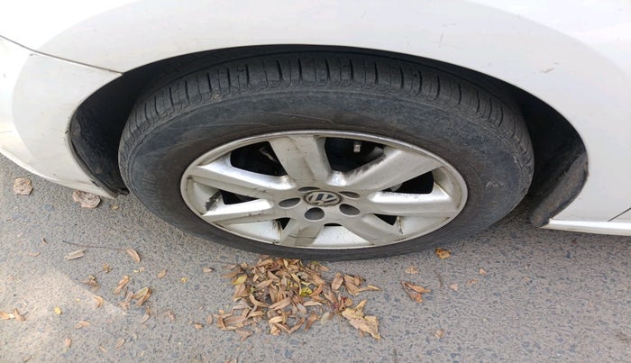 2011 Volkswagen Vento HIGHLINE 1.6 MPI, Petrol, Manual, 68,348 km, tyre