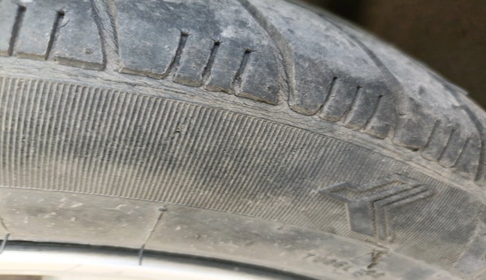 2011 Volkswagen Vento HIGHLINE 1.6 MPI, Petrol, Manual, 68,348 km, tyre