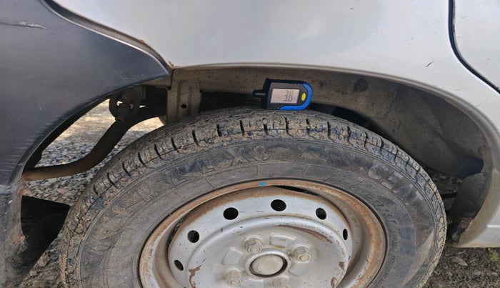 2010 Maruti Alto LXI, Petrol, Manual, 1,03,868 km, tyre