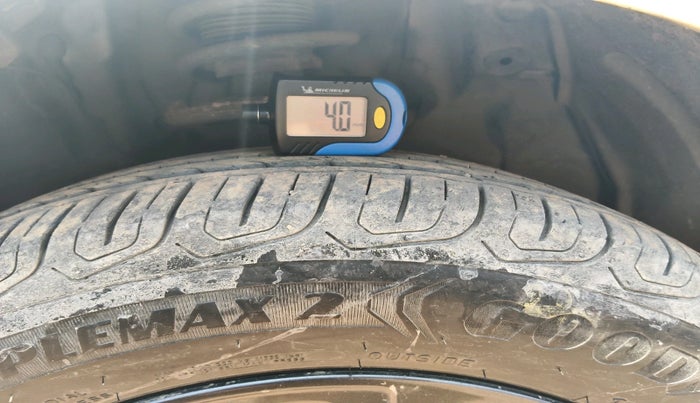 2018 Toyota YARIS VX CVT, Petrol, Automatic, 65,034 km, tyre