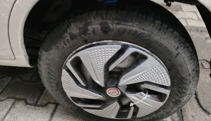 2011 Maruti Alto K10 LXI, Petrol, Manual, 86,480 km, tyre