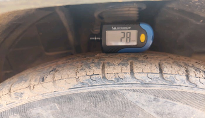 2017 Renault Kwid RXL, CNG, Manual, 86,519 km, tyre