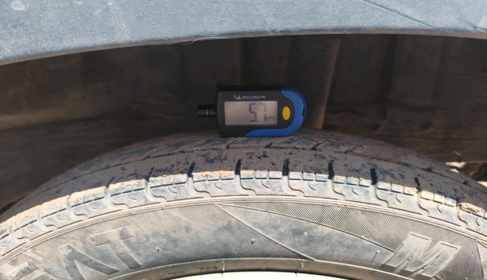 2017 Renault Kwid RXL, CNG, Manual, 86,519 km, tyre