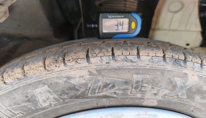 2017 Renault Kwid RXL, CNG, Manual, 86,519 km, tyre