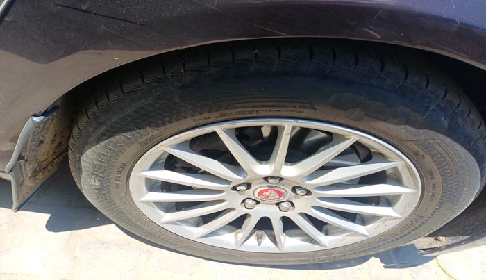 2014 Jaguar XF 2.2 DIESEL, Diesel, Automatic, 91,324 km, tyre