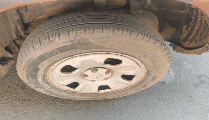 2014 Renault Duster 85 PS RXL DIESEL, Diesel, Manual, 1,32,660 km, tyre